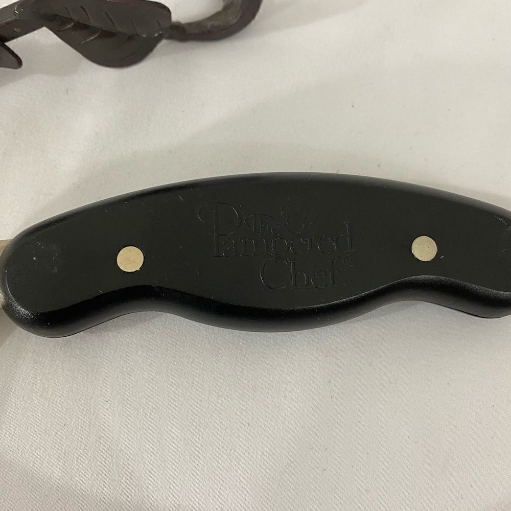 Pampered Chef Crinkle Cutter - Picture 4 of 5